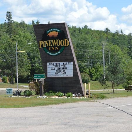 Pinewood Inn Barrys Bay Exteriör bild